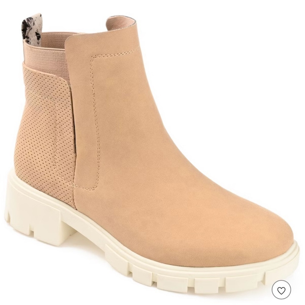New Journee Collection
Women's Jeeva Lug Sole Booties 9